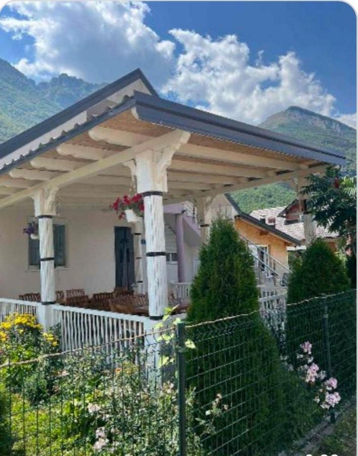 Lola Guest House Vuthaj Exterior photo