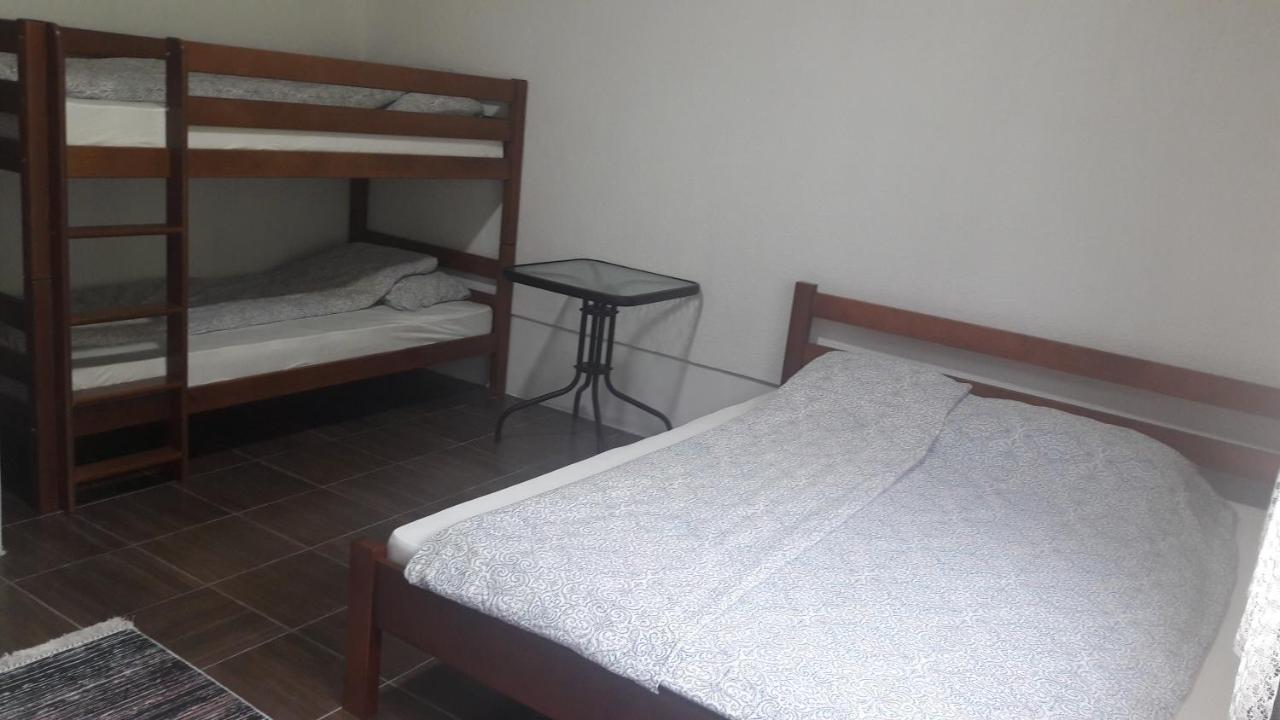 Lola Guest House Vuthaj Exterior photo
