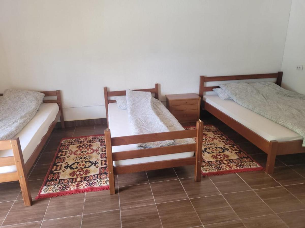 Lola Guest House Vuthaj Exterior photo