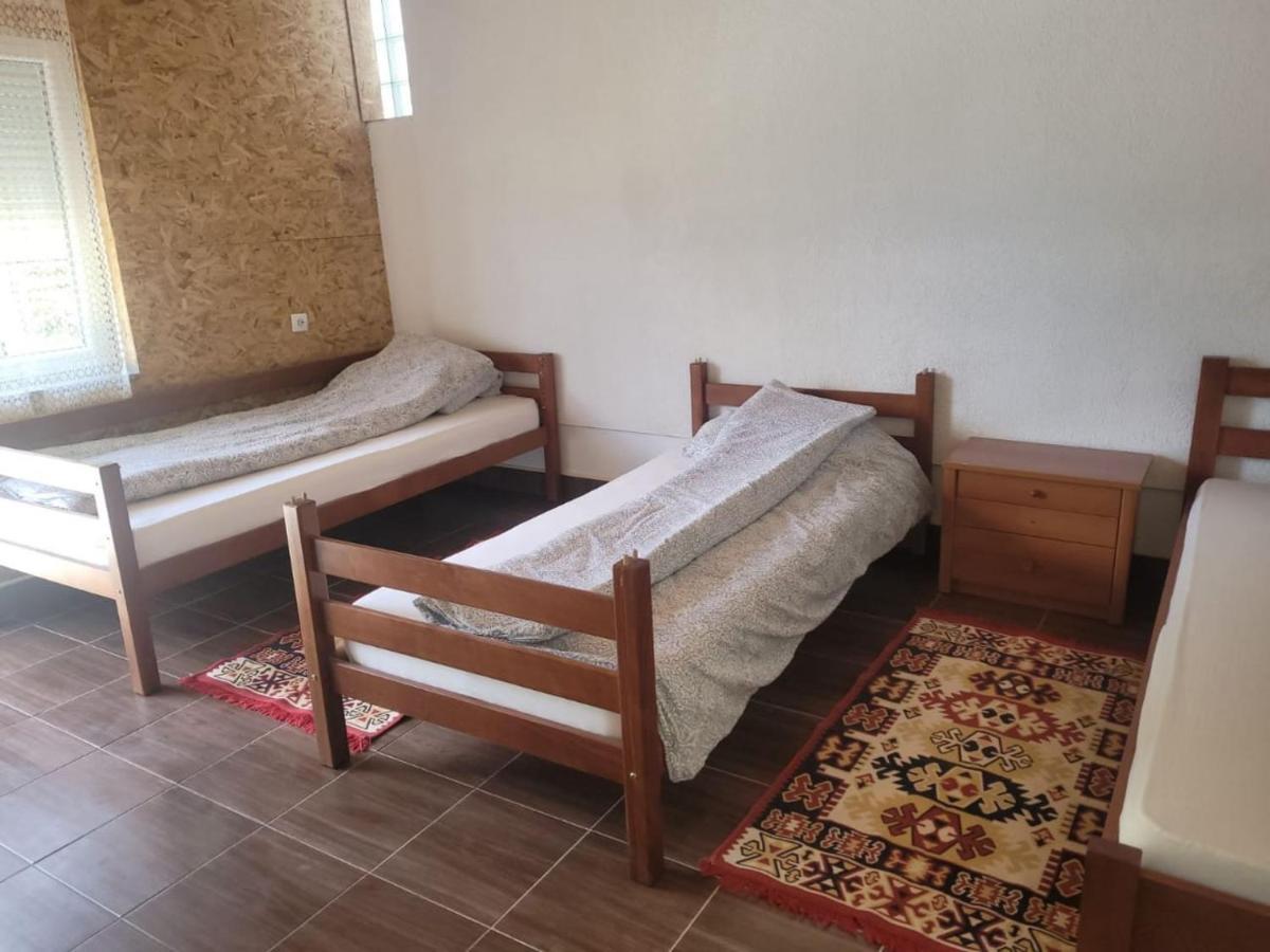 Lola Guest House Vuthaj Exterior photo