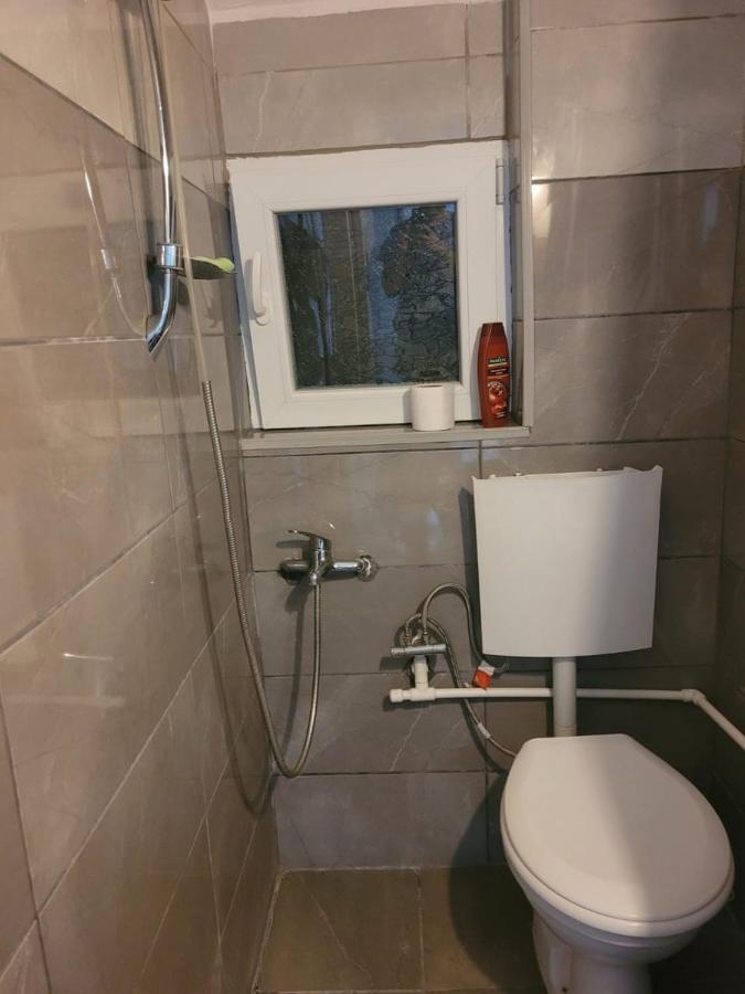 Lola Guest House Vuthaj Exterior photo