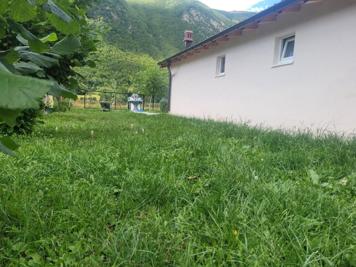 Lola Guest House Vuthaj Exterior photo