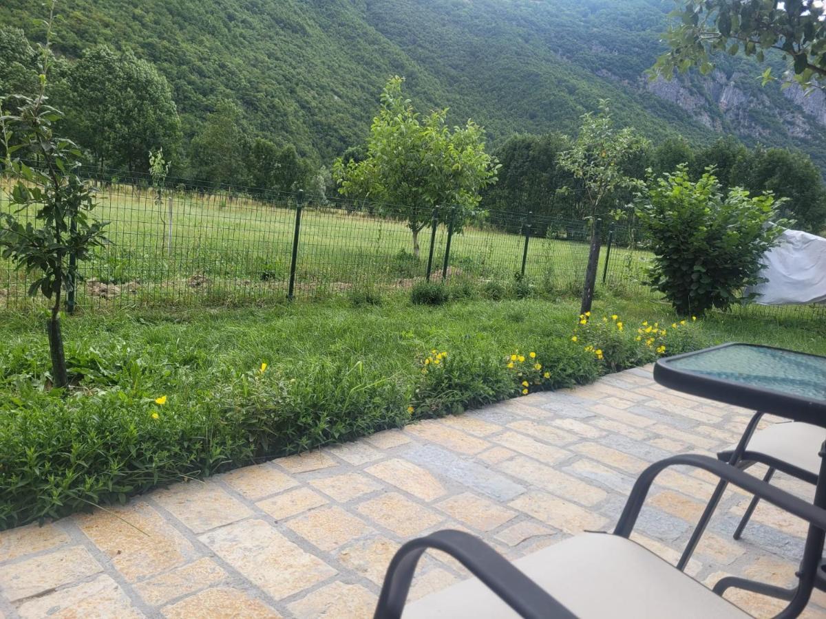 Lola Guest House Vuthaj Exterior photo