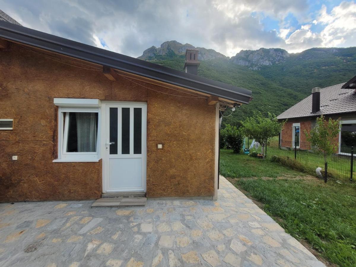 Lola Guest House Vuthaj Exterior photo