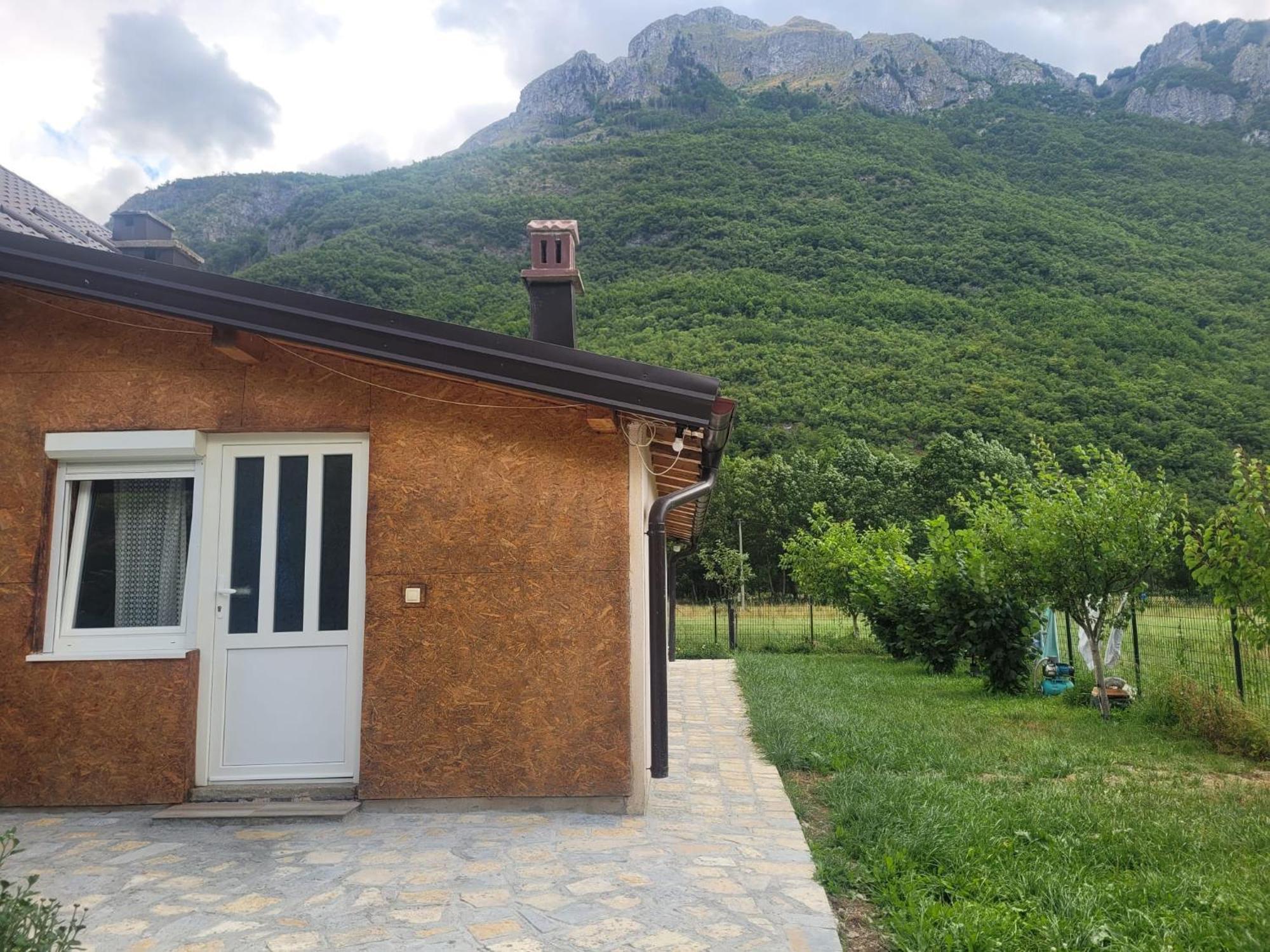 Lola Guest House Vuthaj Exterior photo