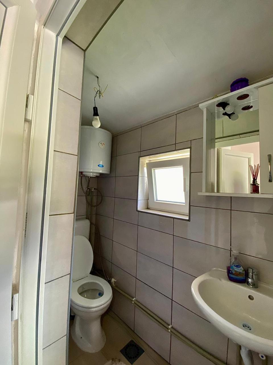 Lola Guest House Vuthaj Exterior photo