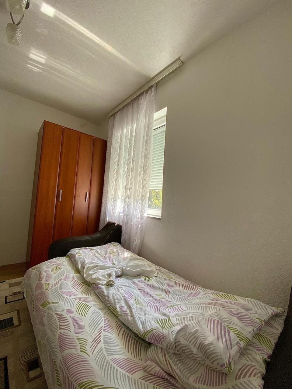 Lola Guest House Vuthaj Exterior photo