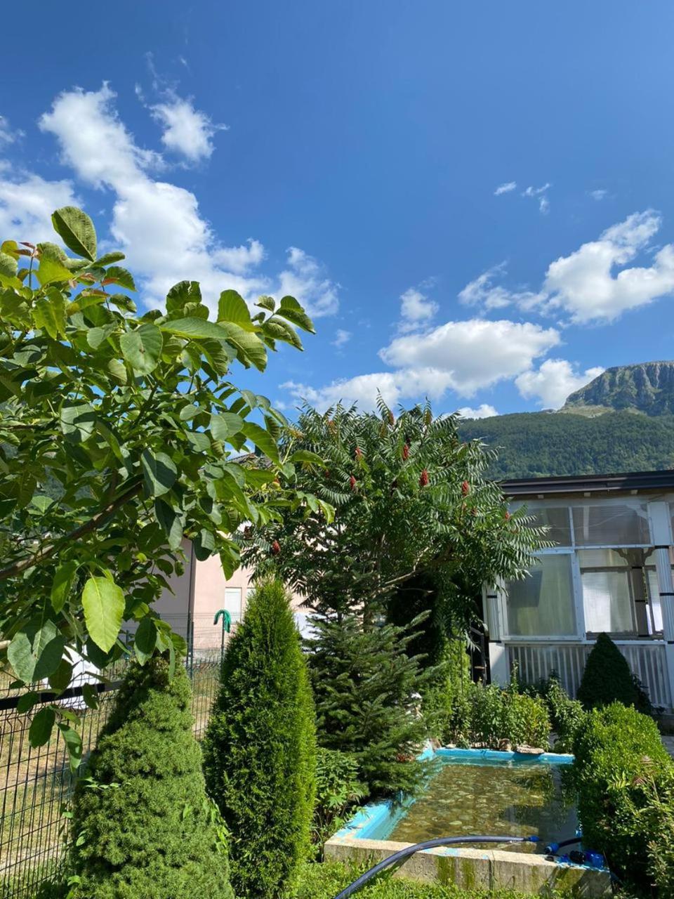 Lola Guest House Vuthaj Exterior photo