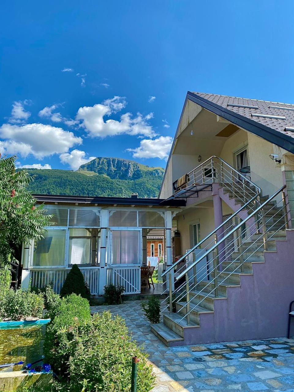Lola Guest House Vuthaj Exterior photo