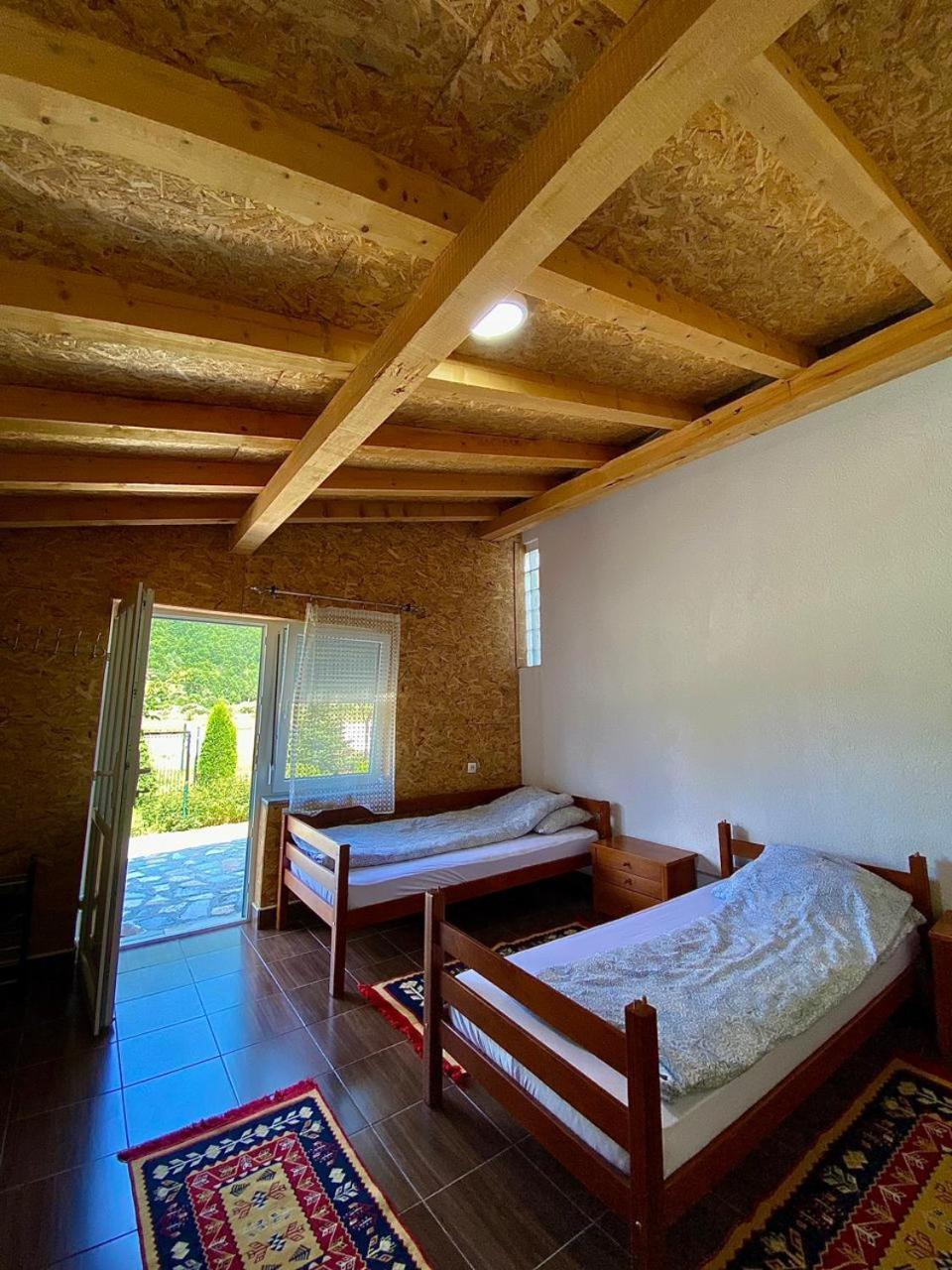Lola Guest House Vuthaj Exterior photo